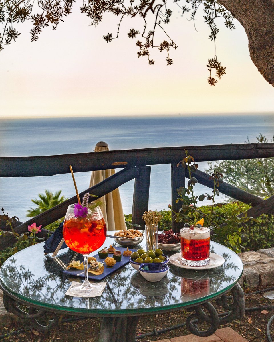 Dreamy aperitif! Just waiting for it <a href="/MonasteroSRosa/">Monastero Santa Rosa</a> #concadeimarini #amalficoast✨🇮🇹