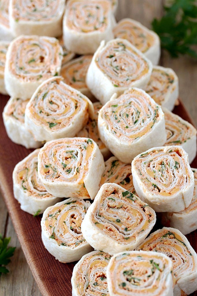 Looking for something new to pack in your little's lunch? 🍎🥦 Why not try pinwheel roll-ups with cream cheese 😍 Super easy to make!

Combine Wind &amp; Willow Cheeseball Mix and topping packet with cream cheese until well combined (ANY Wind &amp; Willow Cheeseball mix will work)
