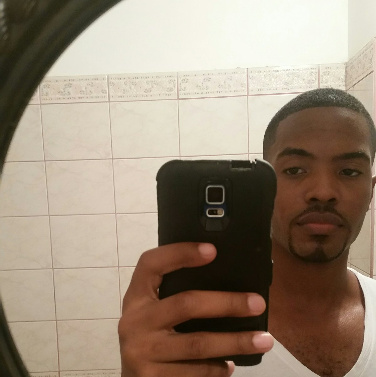 RemzTheAwesome's tweet photo. #OldProfilePicActually https://t.co/frt5EJtFwM