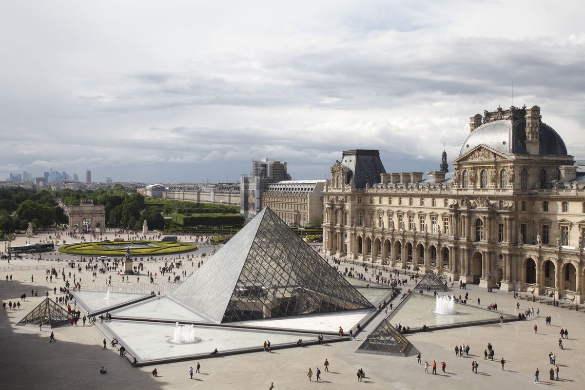 MuseeLouvre's tweet photo. ⚠️ En raison de la situation liée au Covid-19, le musée du #Louvre régule sa fréquentation : seule la réservation d'un billet en ligne garantit l'entrée au musée.

Nous vous remercions de votre compréhension. https://t.co/mZF7feNZyE