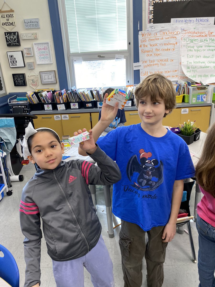 ajcal10PE's tweet photo. Catch up time with tweets 1/7. Third grade learning about their mouths with a tooth model. @SuperSuders #collsedu #collsphysed https://t.co/2bv40E3MAz