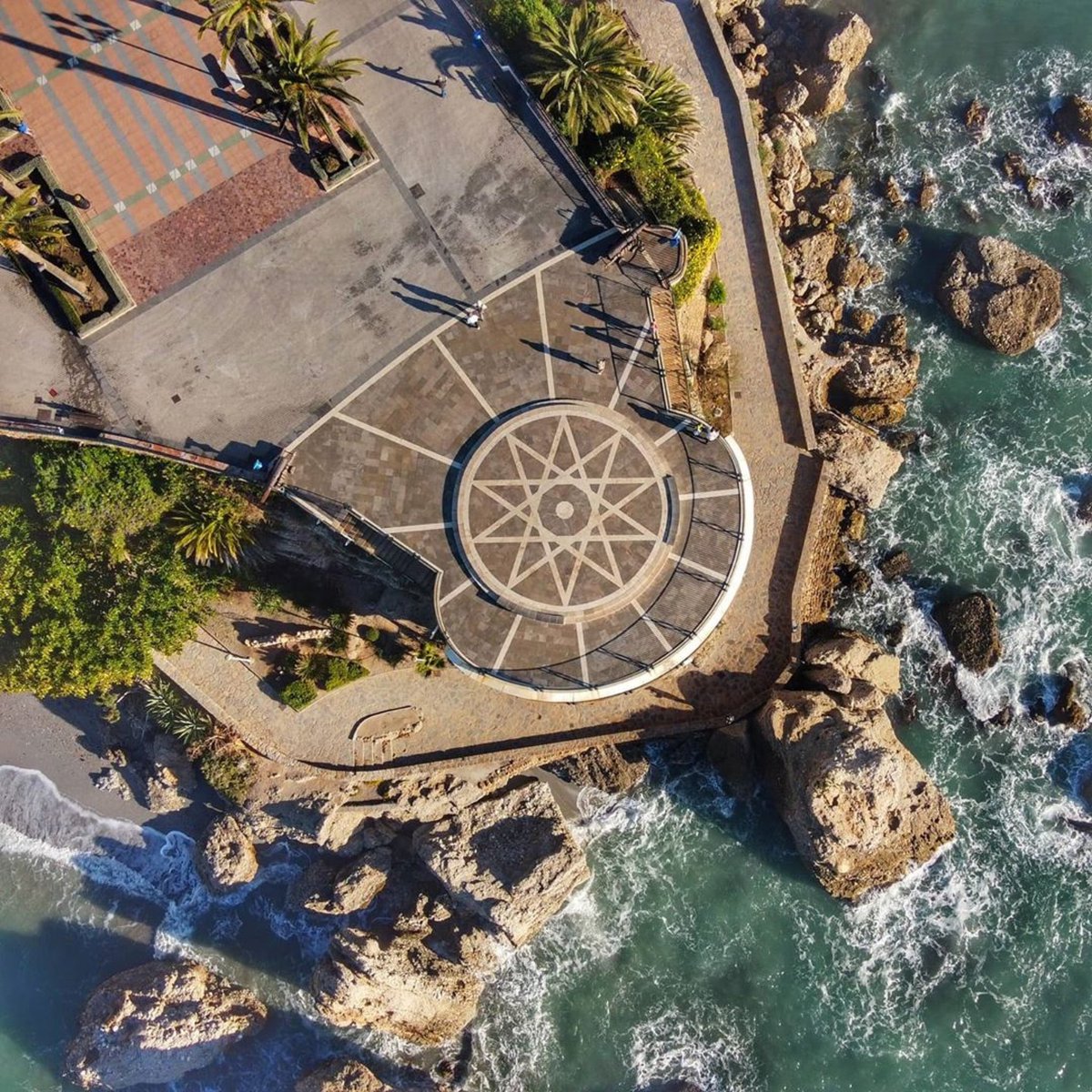 welcometonerja's tweet photo. Balcón de Europa from above. 

📸https://t.co/gRdKOrOnKg 

#welcometonerja #nerja #landscapephoto 
#landscape_lover 
#amazing_captures
#sunsets 
#sunset_perfection 
#spain https://t.co/F9noGdv9iy