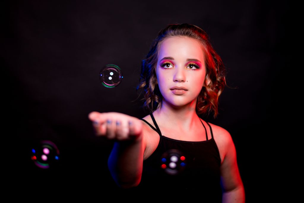SundryModels's tweet image. Shoot: Bubbles &amp;amp; Gels
Model: KayDee CAll
HMUA: Haylie Hook
Photographer: Joel Nava, Chelsee Hanna, Cyndie Patri
Studio: Marc Reynolds, SLC
.
.
.
.
#Juniormodel #modleing #cute #junior #model #utah #utahmodeling #professional #photoshoot #photography #bubbles #shiny #studio