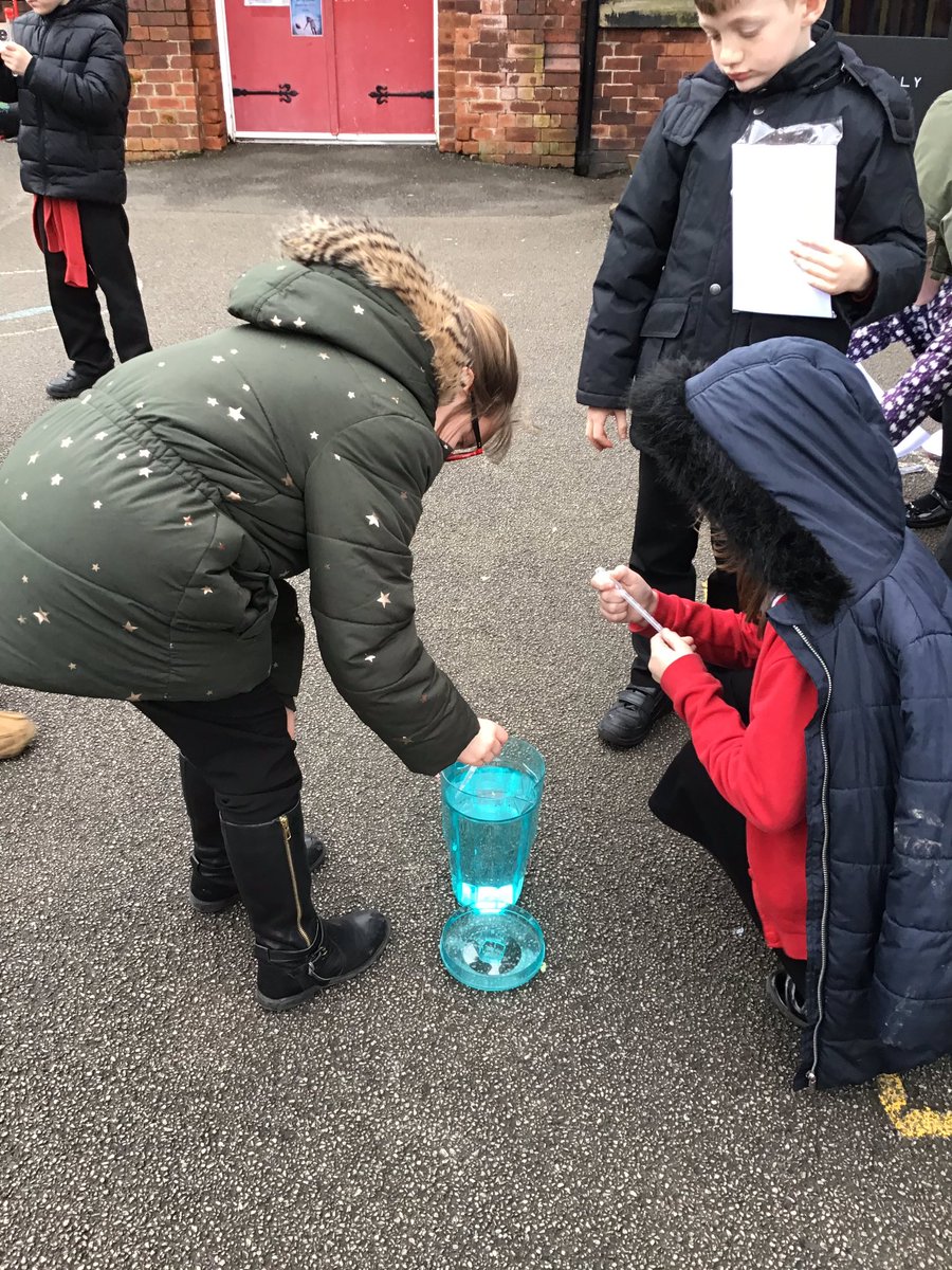 StreetLaneSch's tweet image. Owl class pop tube rockets for British Science Week #STEMdayfun