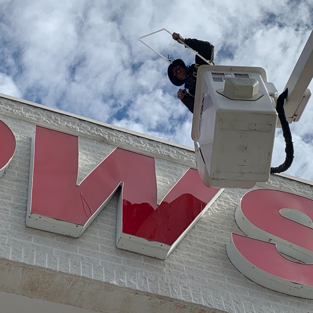 graphics22signs's tweet image. Neon is an art!  We love neon signs!  But neon has no business being in channel letters in 2020.  Retrofitting saves $$$$ 
$
$
$
$
#g22signs #neon #ledretrofitting #channelletters #signservice #funwithal