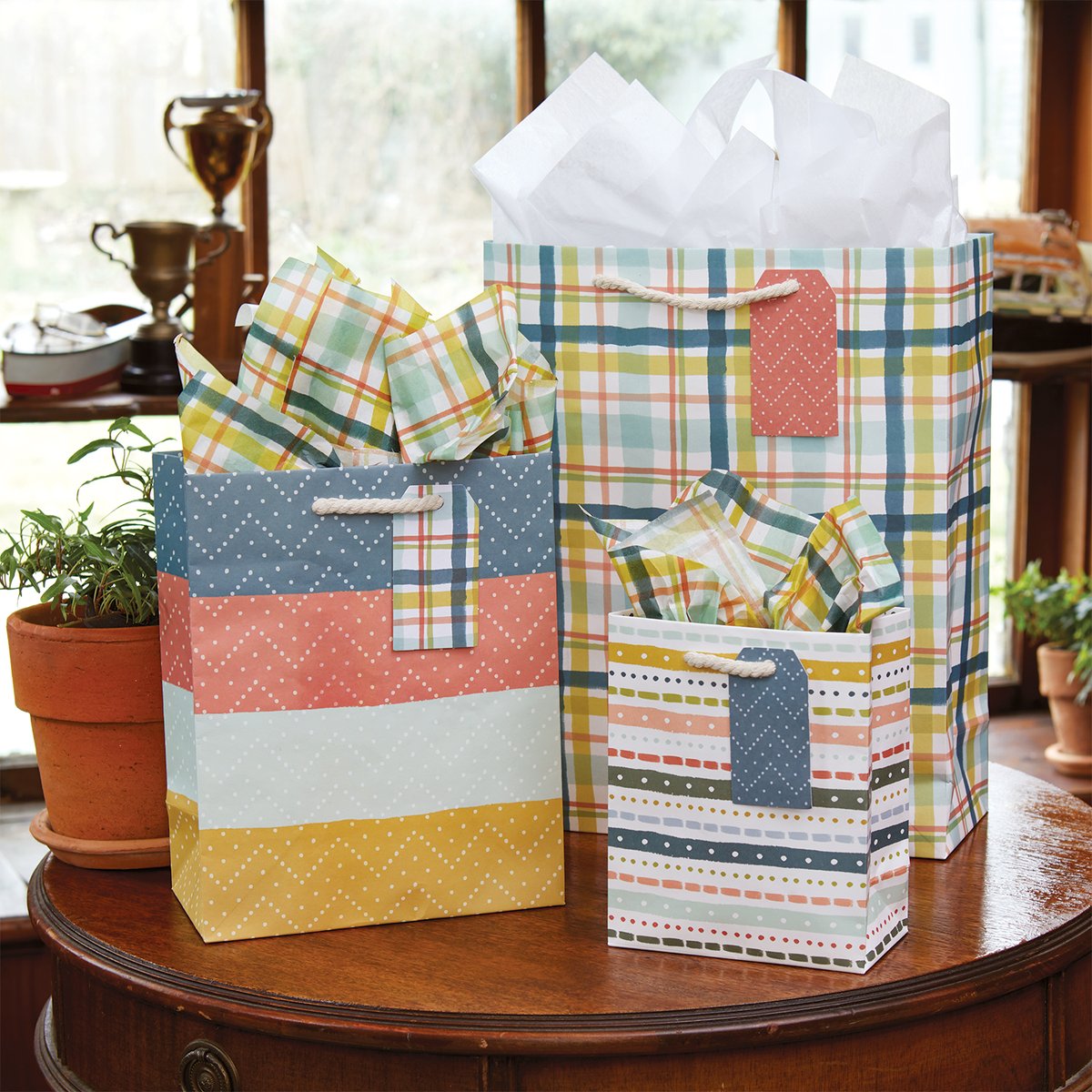 ByDesignDesign's tweet image. Our Townsend collection has just the right amount of stripes, dots, and lines, don't you agree?

#designdesign #acolorstory #thatsdarling #flashesofdelight #lovelysquares #papergoods #dailydoseofpaper #abmiscolorful #snailmail #sendmoremail #partygoods #giftpackaging