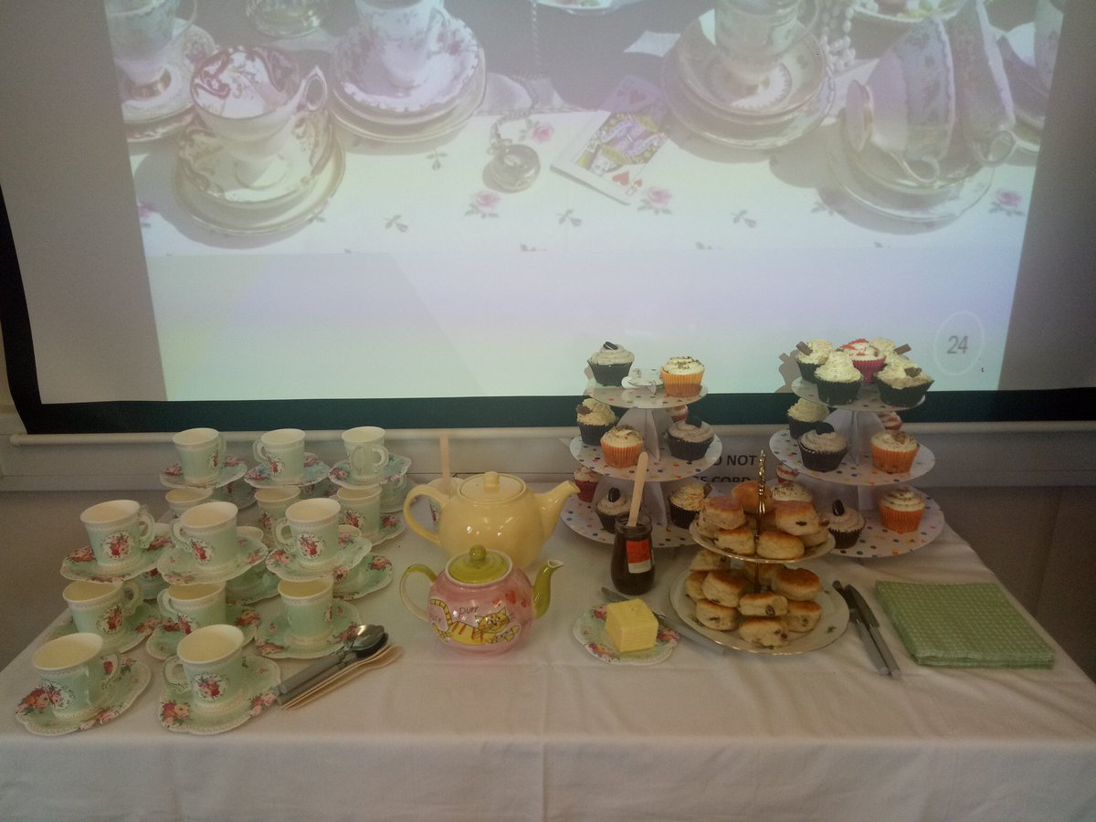 STATCiclodine's tweet photo. Thanks to the Dementia and Delirium (DaD) Team for the tea party and the free hand massages 😘👏 #loadsOfLearning #dementiachampionsday2020 https://t.co/DGoHd3aIAI
