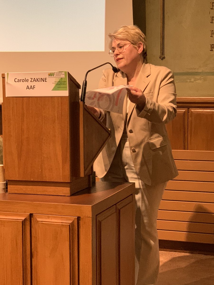 AcademieAgri's tweet photo. C Zakine @zakine67 @AcademieAgri nous explique lors du Colloque #AEHA #CGEDD de ce jour « #agriculture et #environnement : #santé des #plantes santé des #hommes » comment le #droit de l’#environnement s’impose soit de manière endogène soit de manière exogène au #droit #rural https://t.co/gj2uCEJMHM