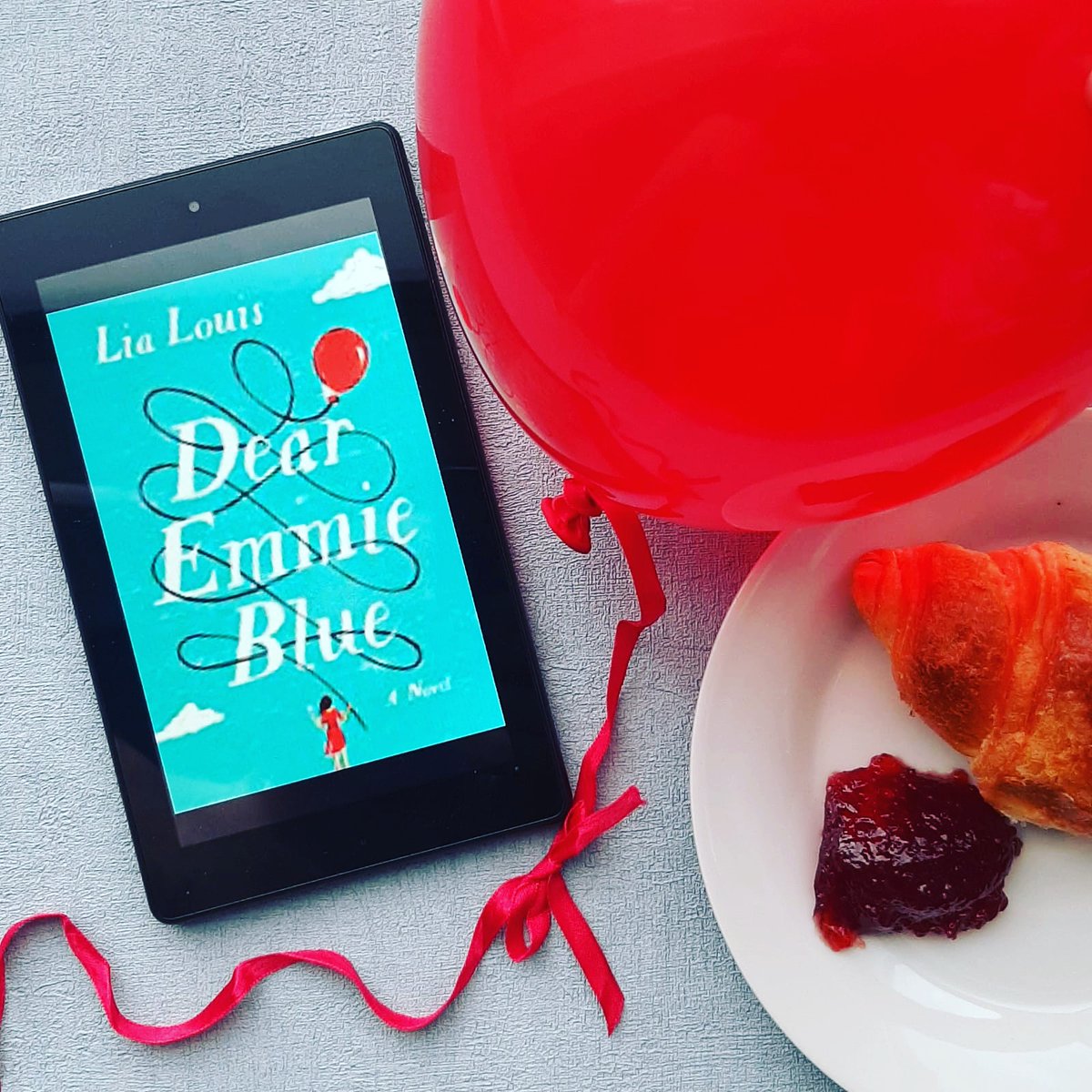 ItsEmmacooper's tweet photo. #DearEmmieBlue by @LisforLia has taken the foreign rights world by storm and is set to be HUGE this summer. I'm a lucky, lady because I'm reading an early proof of this sumptuous story right now. Also, any book with a red balloon on the cover is a winner in my eyes 🤭😜🎈💕📚 https://t.co/yVWLfkzf0t
