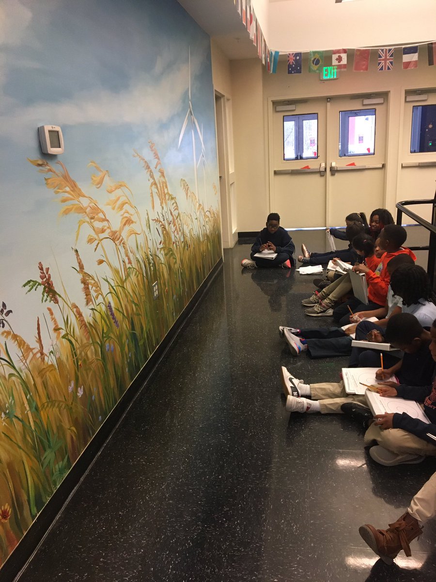NemethMeg's tweet photo. Love seeing our MGA 4th graders discussing and analyzing the meaning of our murals ❤️🎨@MonarchGloAACPS @childrensguild #AACPSAwesome https://t.co/jJu4gv7wGS