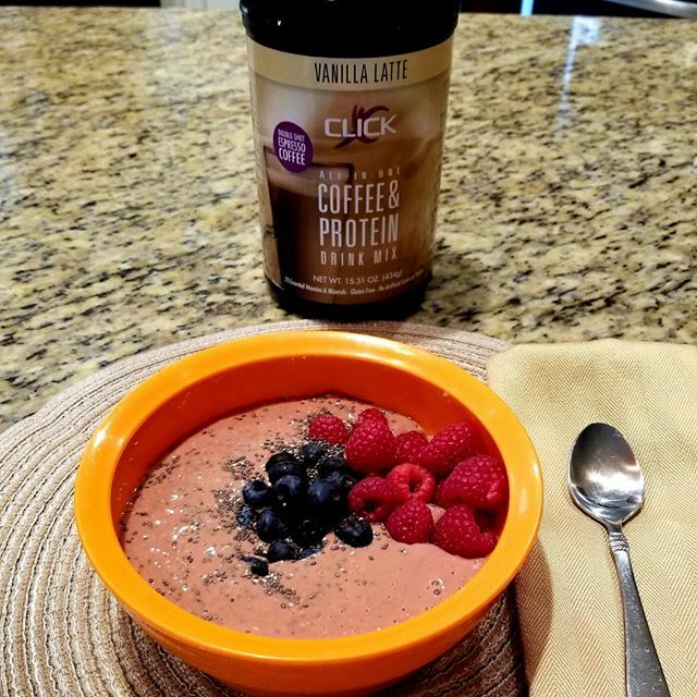 drinkclick's tweet photo. You're going to love this energy-boosting, appetite-curbing, fat-burning smoothie bowl 😋😋😋 The CLICK Vanilla Latte Smoothie Bowl is perfect as a light lunch or weekend breakfast. Plus, you can have some fun and add some tasty nutrition-packed toppings! See recipe in profile … https://t.co/hLavX157pw