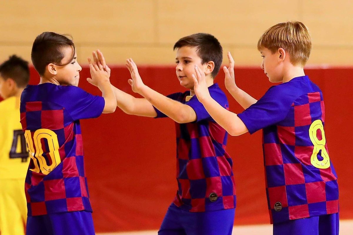 L’Arnau Moreno, la darrera setmana ha estat fent les sessions d’entrenament amb el FCBarcelona Aleví de Divisió d’Honor. Un premi a la constància que de ben segur donará els seus fruits. Moltes Felicitats Arnau! @RadioMasquefa