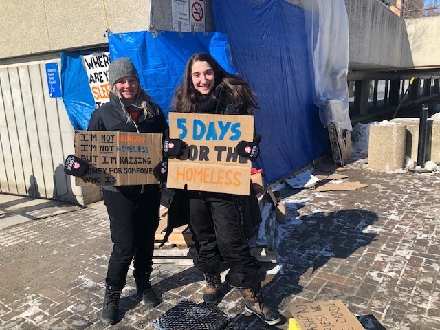 VirginRadioWPG's tweet photo. Shout out to the students at @umanitoba taking part in 5 Days For The Homeless to raise money and awareness for 
@RaYWinnipeg 💛 They’re collecting donations this week! https://t.co/mbKUS14wao 
📸: @asperschool ~ @MandyShewFM https://t.co/Tkee0PTanY