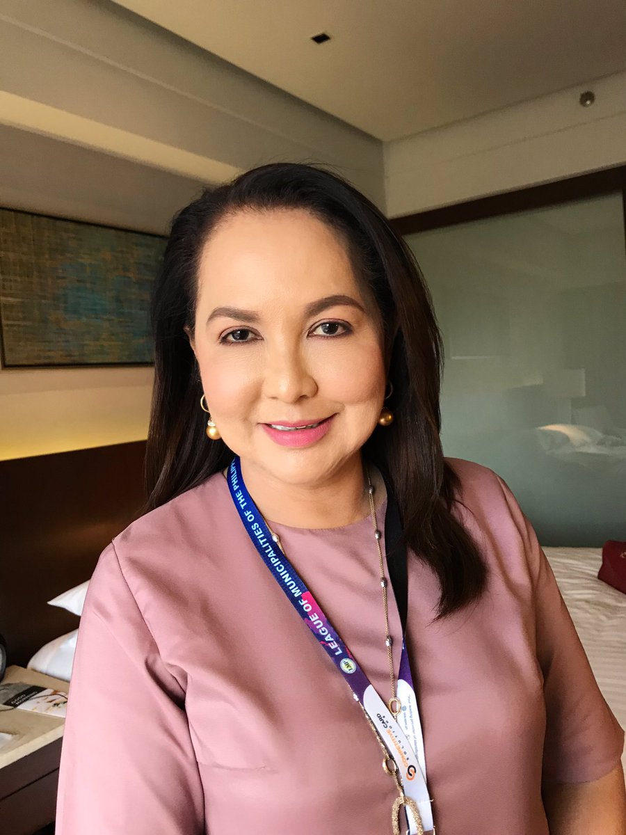 DenisXSosyalera's tweet photo. #sosyalerangmayora #daymakeup #nofilter #noenhancements #daymakeuplook #esteelauder #christiandior #maccosmetics #nars #morphe #bhcosmetics #sephora #maybelline #tresemme #orientalmindoromakeupartist #proudmakeupartist #sosyalerahairstylistandmakeupartist #happyclient #withbonus https://t.co/7WNCBT9fnn