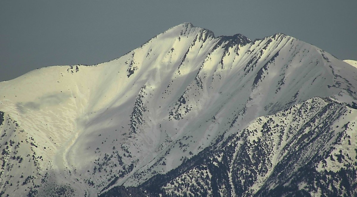 😍😍¿Cómo se llama esta montaña de Pirineos?😍😍
💥¿Ni idea?😒 Aquí va una pista:
- Esta cerca de una estación de esquí #Altiservice que tiene más de un metro en todas sus cotas, 41 pistas de esquí y 23 remontes a pleno rendimiento.