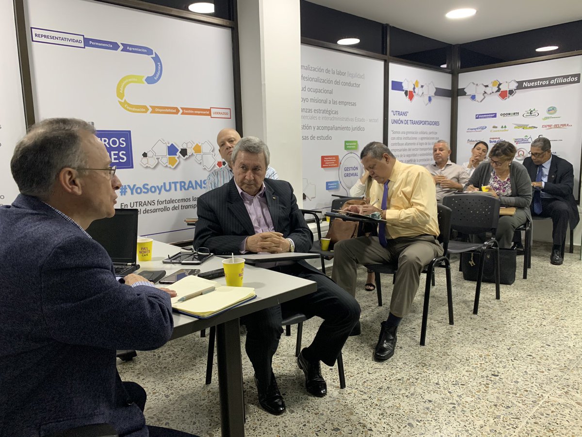 utrans_oficial's tweet photo. #Hoy con la presencia del @MinTransporteCo y el Subdirector de Tto y Tte Dr. Juan Alberto Caicedo,escuchando a nuestros gerentes de las empresas transportadoras #Antioqueñas afiliadas a #Utrans para continuar en el fortalecimiento y crecimiento del sector. Gracias @juancamilostos https://t.co/NXKRzB2Rbh