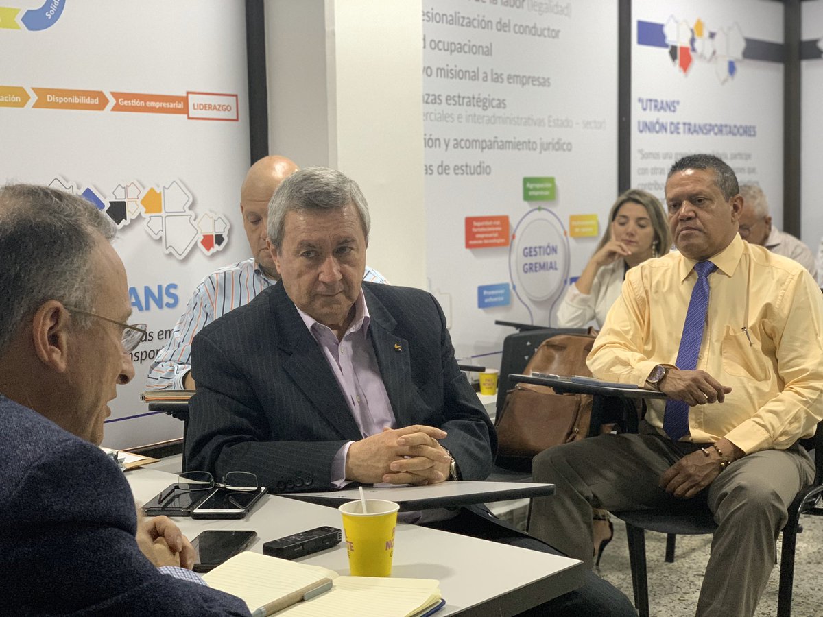 utrans_oficial's tweet photo. #Hoy con la presencia del @MinTransporteCo y el Subdirector de Tto y Tte Dr. Juan Alberto Caicedo,escuchando a nuestros gerentes de las empresas transportadoras #Antioqueñas afiliadas a #Utrans para continuar en el fortalecimiento y crecimiento del sector. Gracias @juancamilostos https://t.co/NXKRzB2Rbh