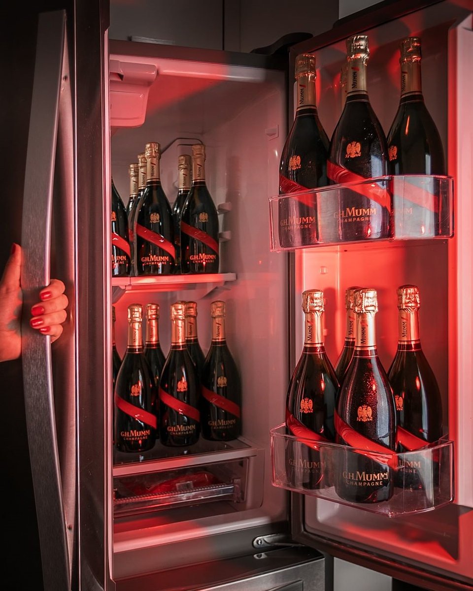 Just in case a friend shows up...
#champagnetime #champagnelovers #ChampagneDifferently