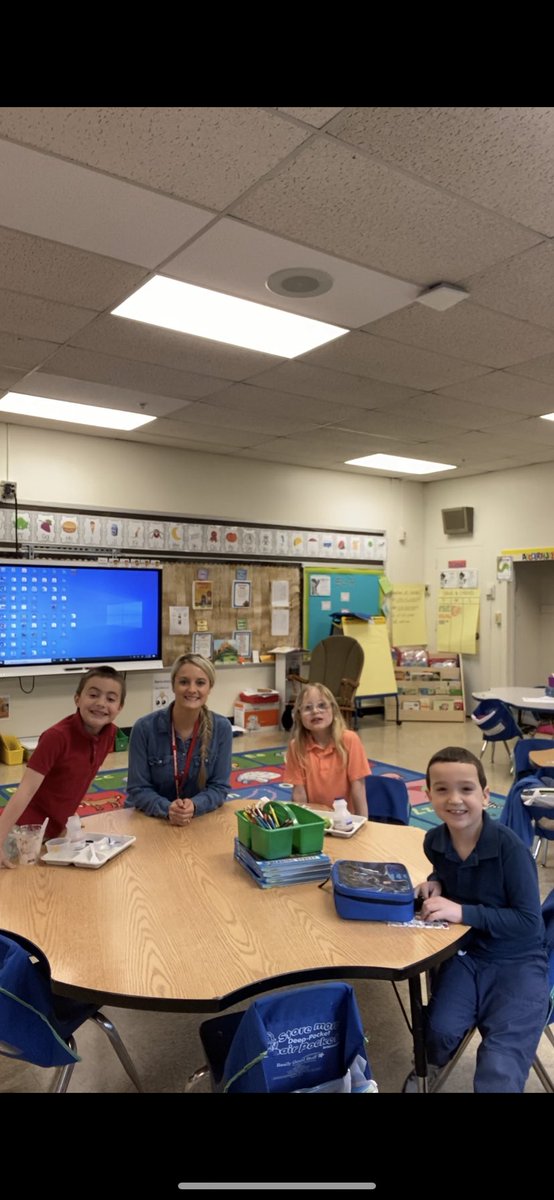One of my students saved up 100 bear bucks to have lunch with me and 2 friends!! #PBS #BearBucks #SaverNotaSpender <a href="/BaltzBears/">Baltz Elementary School</a>