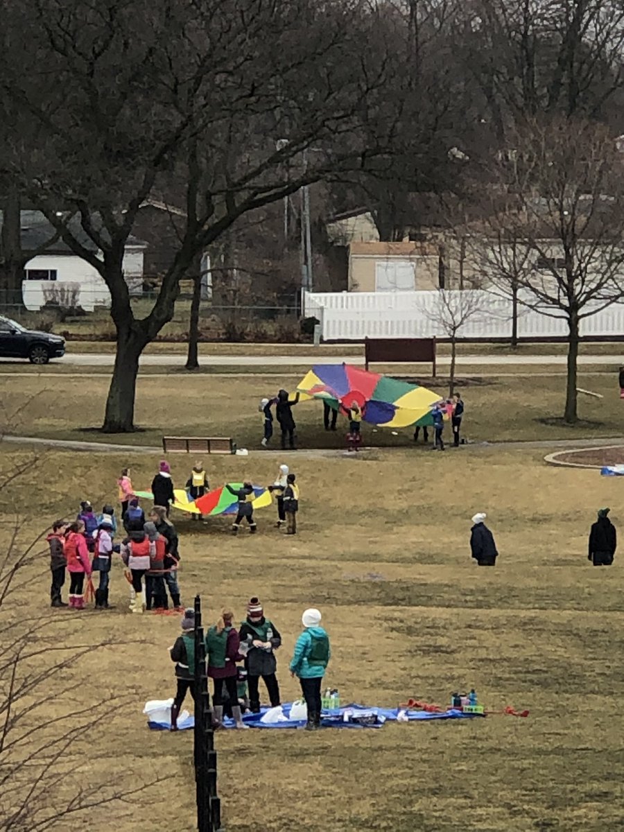 AHSD25Olive's tweet photo. Rooftop views of the 4th grade Iditarod Challenge! #OMSiditarod @ahsd25 @AHSD25Olive https://t.co/50y925kONa
