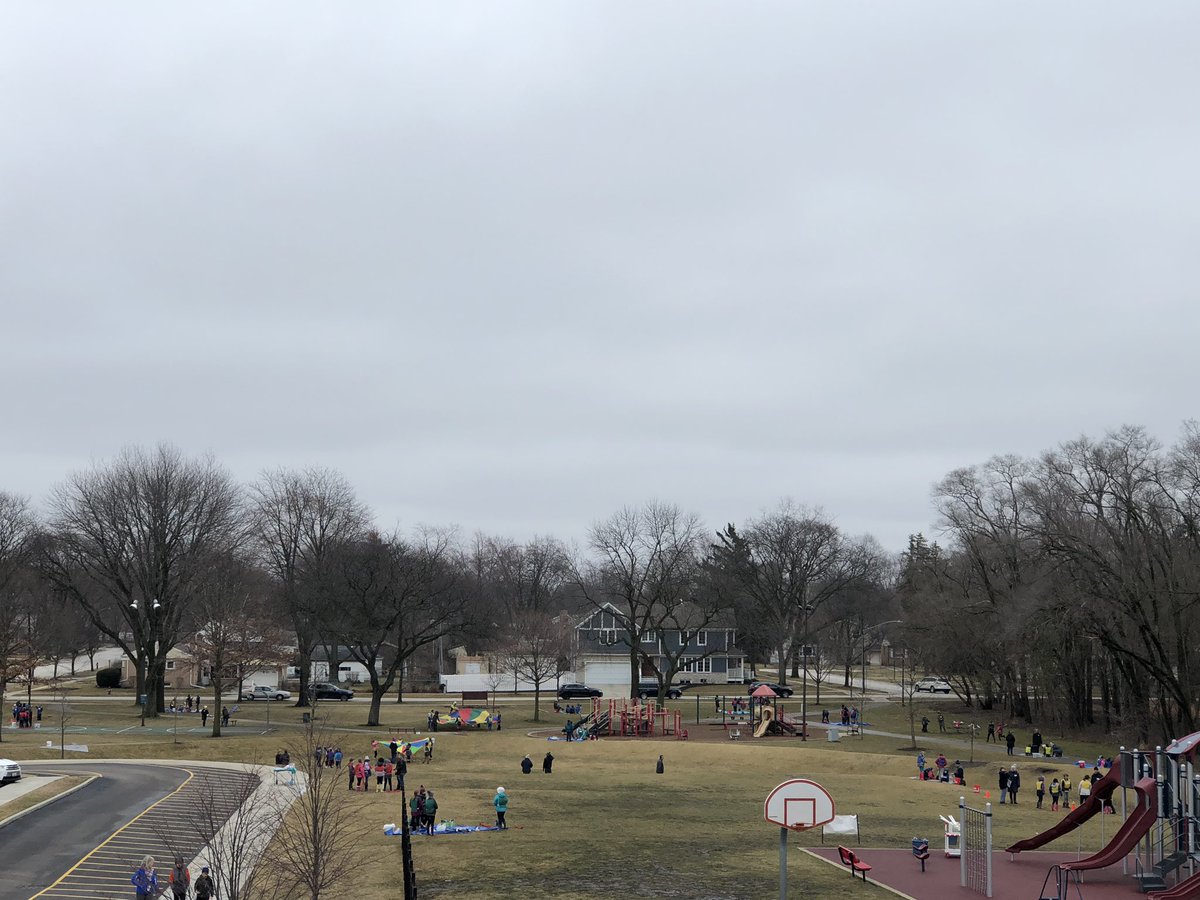 AHSD25Olive's tweet photo. Rooftop views of the 4th grade Iditarod Challenge! #OMSiditarod @ahsd25 @AHSD25Olive https://t.co/50y925kONa