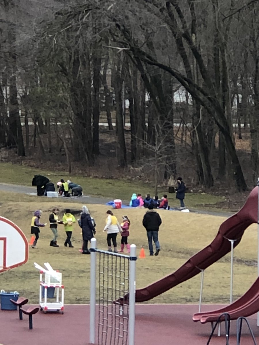 AHSD25Olive's tweet photo. Rooftop views of the 4th grade Iditarod Challenge! #OMSiditarod @ahsd25 @AHSD25Olive https://t.co/50y925kONa