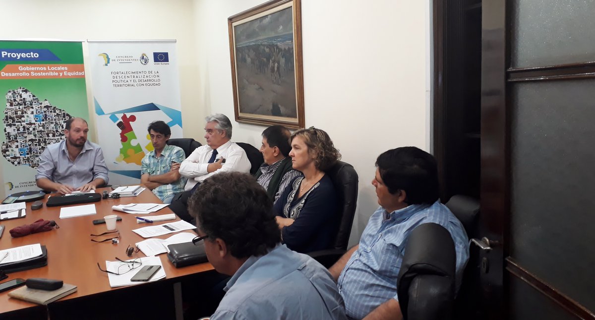 cintendentesuy's tweet photo. #Ahora en @cintendentesuy se encuentra trabajando la Red de Gobierno Digital junto a integrantes de @oppuruguay.
Dentro de los temas a abordar se encuentra el #SUNAE Sistema Único Nacional de Alimentos y Empresas que viene desarrollando la Comisión de Bromatología. https://t.co/ng7COcVHXc