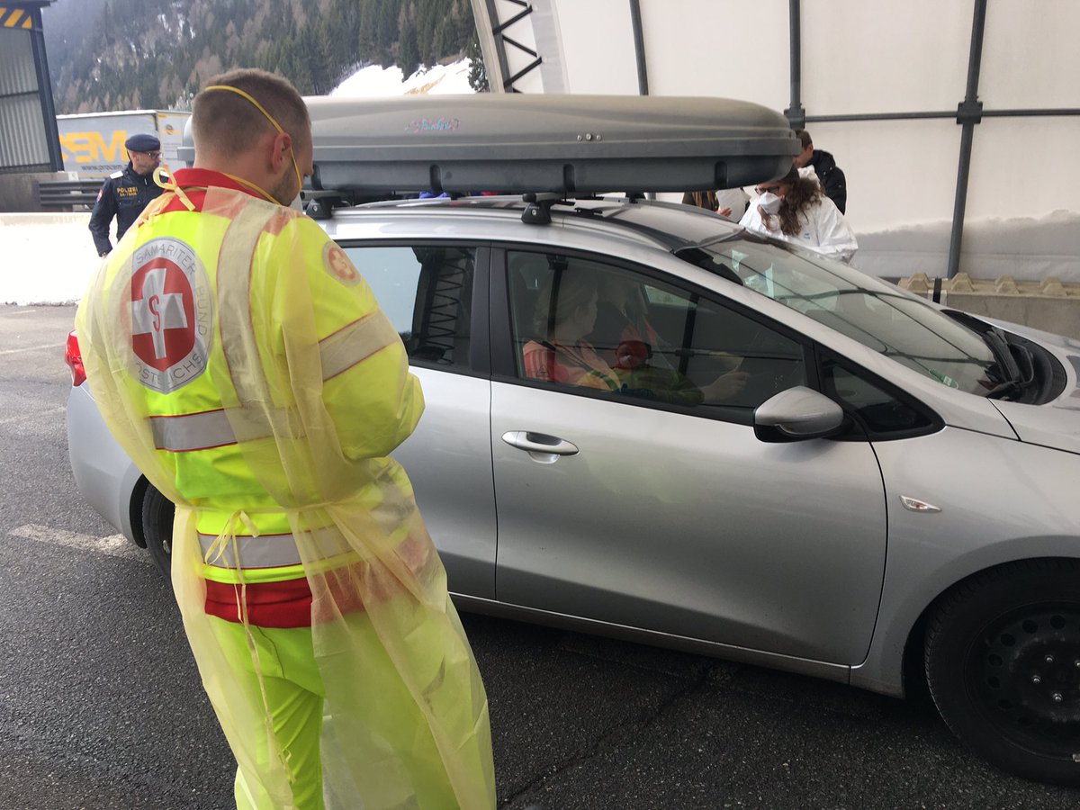MichaelMandlik's tweet photo. Gesundheitskontrollen - so wie hier am Brenner - werden derzeit an allen italienisch-österreichischen Grenzübergängen von den österreichischen Behörden durchgeführt. https://t.co/pUBMYX01DN