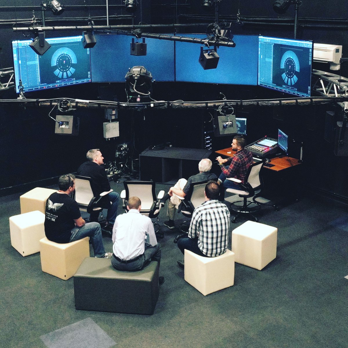 LMG_BeyondTech's tweet photo. We love talking and collaborating on the future of audio!  @L_ACOUSTICS  L-ISA technology allows us to create a true hyperreal immersive innovative experience. #LMGTechTuesday #BeyondTechnology https://t.co/hzG3RIPuow
