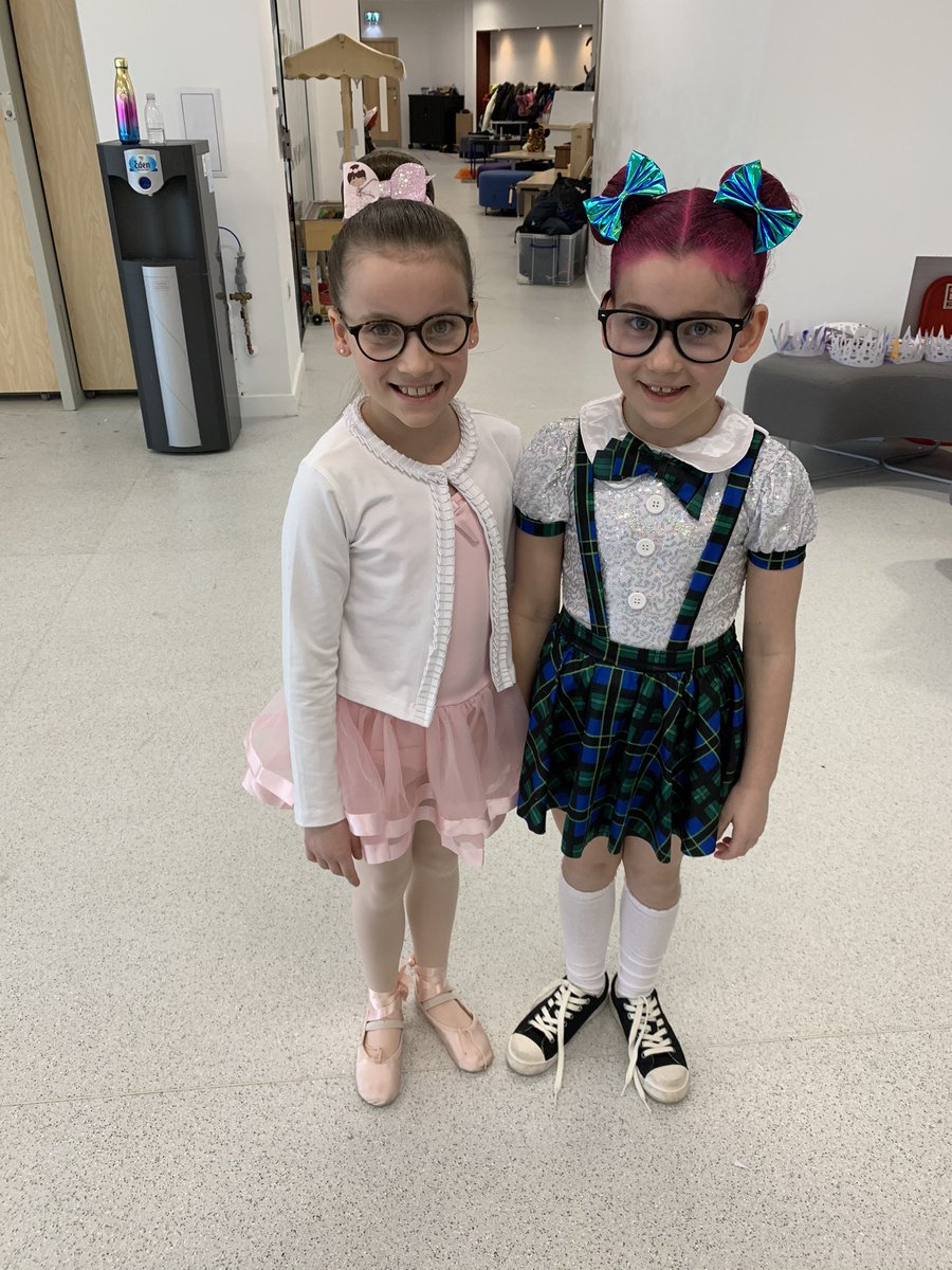 P5Calderwood's tweet photo. Siblings celebrating Purim at CWL 🎭🥳 #ChagPurimSameach #siblinglove #primaryfive #teamcalderwood @CalderwoodLodge https://t.co/aHFxgunP3i