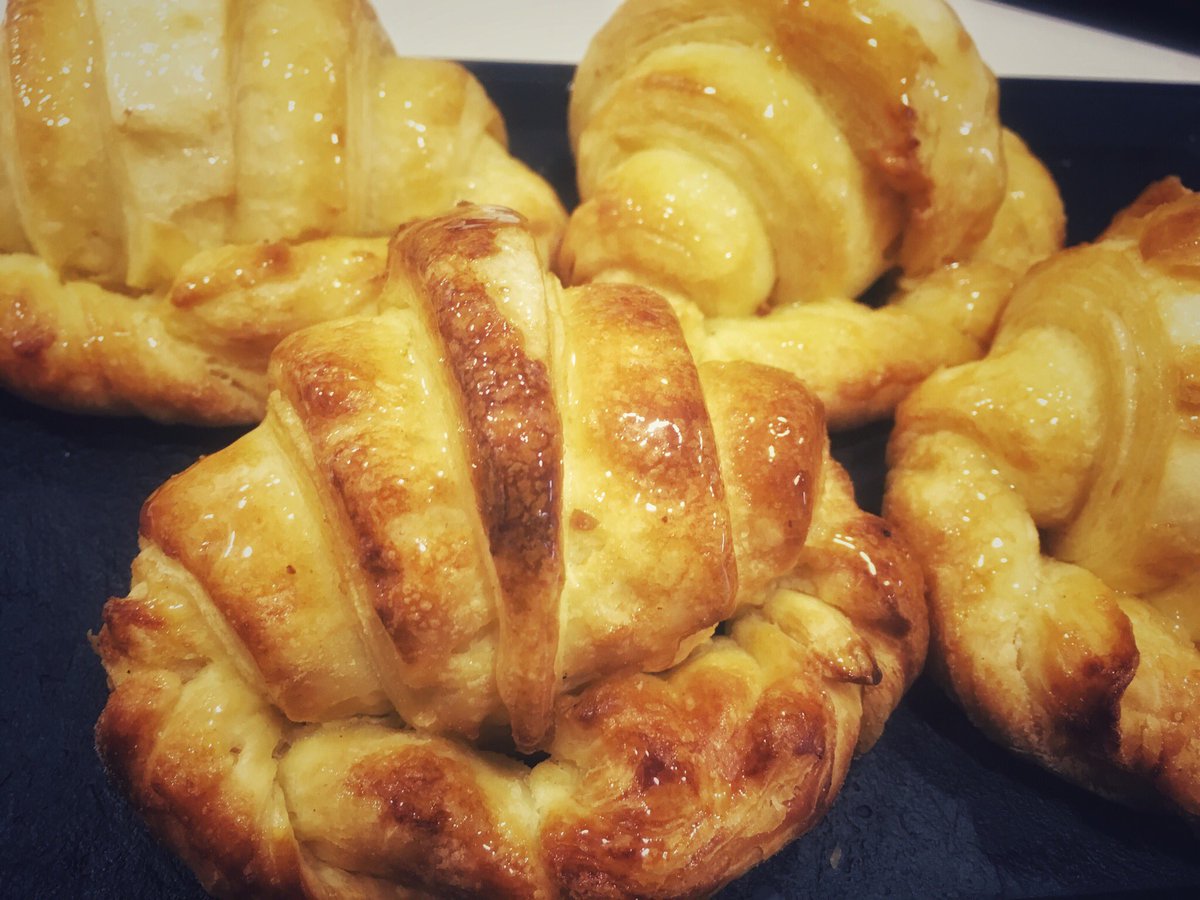 celiciaspara's tweet photo. En este día de locos os proponemos un croissant #singluten para ir pasando la tarde.

Recordad que hacemos envíos a toda la península 

#calidadsingluten #glutenfree #croissant #celiacos #obrador https://t.co/maWbTMH8bP
