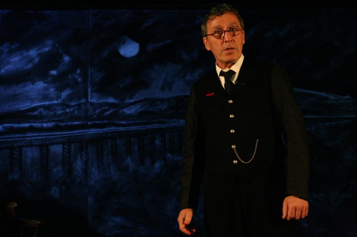 ✨ What's on Perthshire ✨

Thomas Barclay iss transported back in time, to the night when he was the Signalman who sent the Edinburgh/Burntisland train onto the Tay Rail Bridge, 40 years before.

This haunting play hits @HorsecrossPerth in April!

smallcitybigpersonality.co.uk/The-Signalman-…