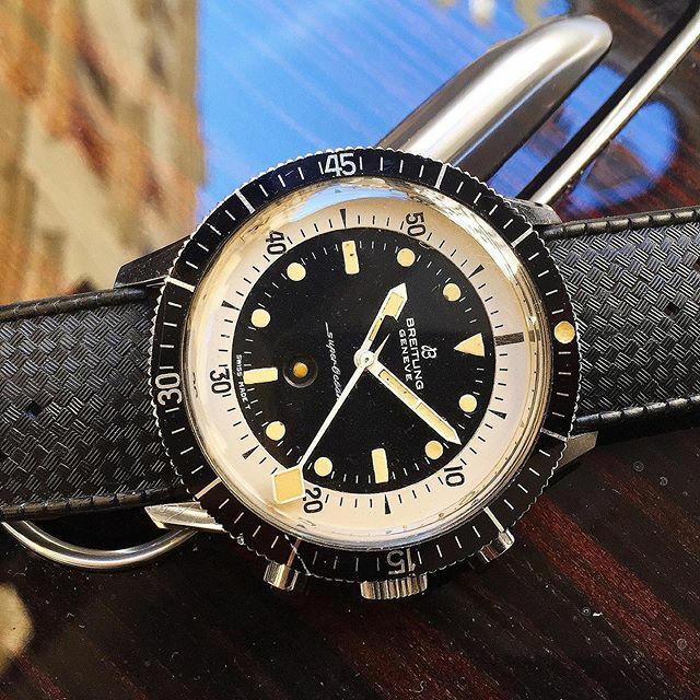 WatchFred_IG's tweet photo. #vintagediver & #vintagechronograph ❤️
the 2nd Generation of the #Breitling #SuperOcean was launched in 1964 - a unique & bold new concept, it used a Venus cal. 188 that was modified as a #centerchrono, the #diamondtip hand displays #dive time in minute… https://t.co/h8QBPmyGmr https://t.co/g3xZOQqT21