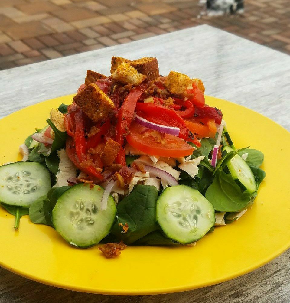CheeseBoardNJ's tweet photo. It's time for lunch!!

#cheeseboardnj #foodie #goodfood #lunchtime #salad #turkey #smallbusiness #gourmet https://t.co/aNWfPfIebw