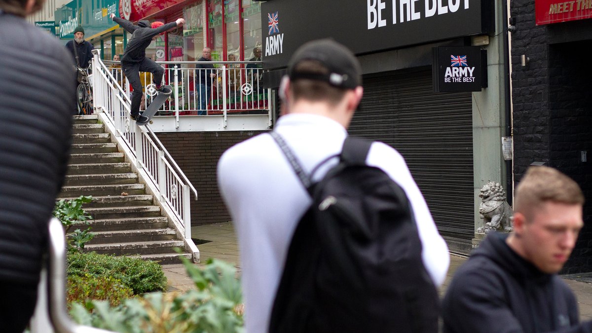 darkstarskate's tweet photo. Watch it now 👁️! Rugged Kingdom featuring Joe Hinson 🇬🇧 > https://t.co/2VOk0rmVjb #darkstarskate #joehinson https://t.co/ZbkXEtjl7H