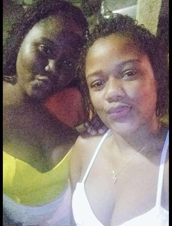 poxa_thacy's tweet photo. B'Day do amor da irmã ♥️😍😍😍 @Poxaa_doida https://t.co/OpDxIOogV8