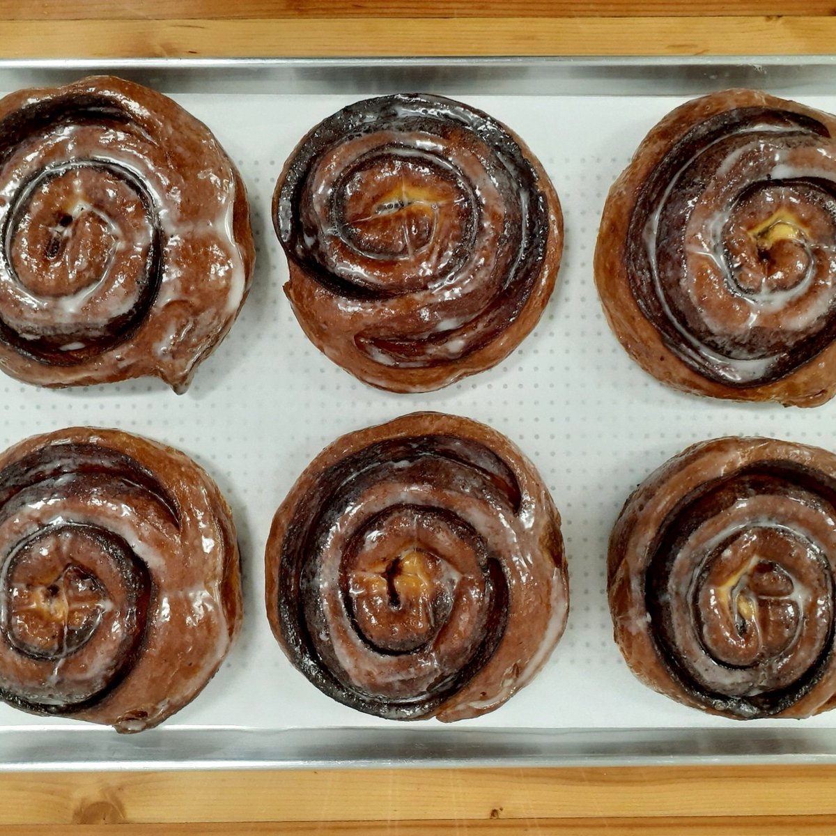 6 × G's,
(see the G in the center of each Cinnamon Pershing?)

Come and get em, we also have other large size items.

Open 7am-2pm
weekdays

#donutyouwantmebaby
#donut
#ourfattyshandrolleddaily
#doughnuts
#wedonutgiveup
#pdxeats
#raisedinpdx
#foodporn
#beer