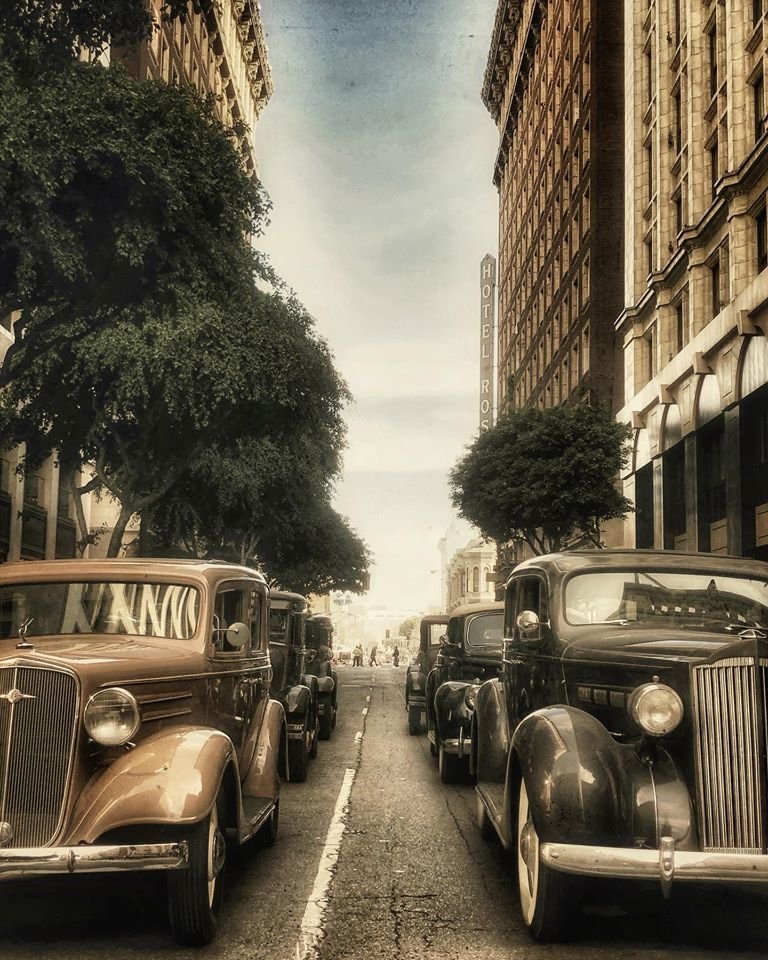 LifeLessMoon's tweet photo. Casual Saturday ✨ #Los Angeles #dtla #vintagelosangeles #classiccarsdaily #1940sstyle #classiclosangeles #la #worldwar2 #rosietheriveter #losangelesphotography #ninergirlphotography — at DTLA Los Angeles. https://t.co/T3GquO6dw7