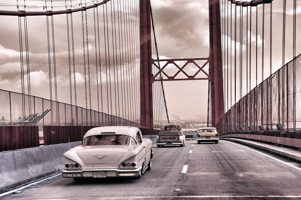LifeLessMoon's tweet photo. San Pedro cruisin 🎩✊🏽
#dukeshollywood #dukescc #dukescarclub #dukessgv 
#kustomkulture
#Kustoms
#lowriding
#kustomsforever
#carshows #carshow
#amazingcars247
#Lowridingisalifestyle
#hotrod #ranfla #lowriding
#sanpedrobridge #sanpedro #lostsoulsgetdown2020 #ninergirlphotography https://t.co/mrKgSsP2Vy