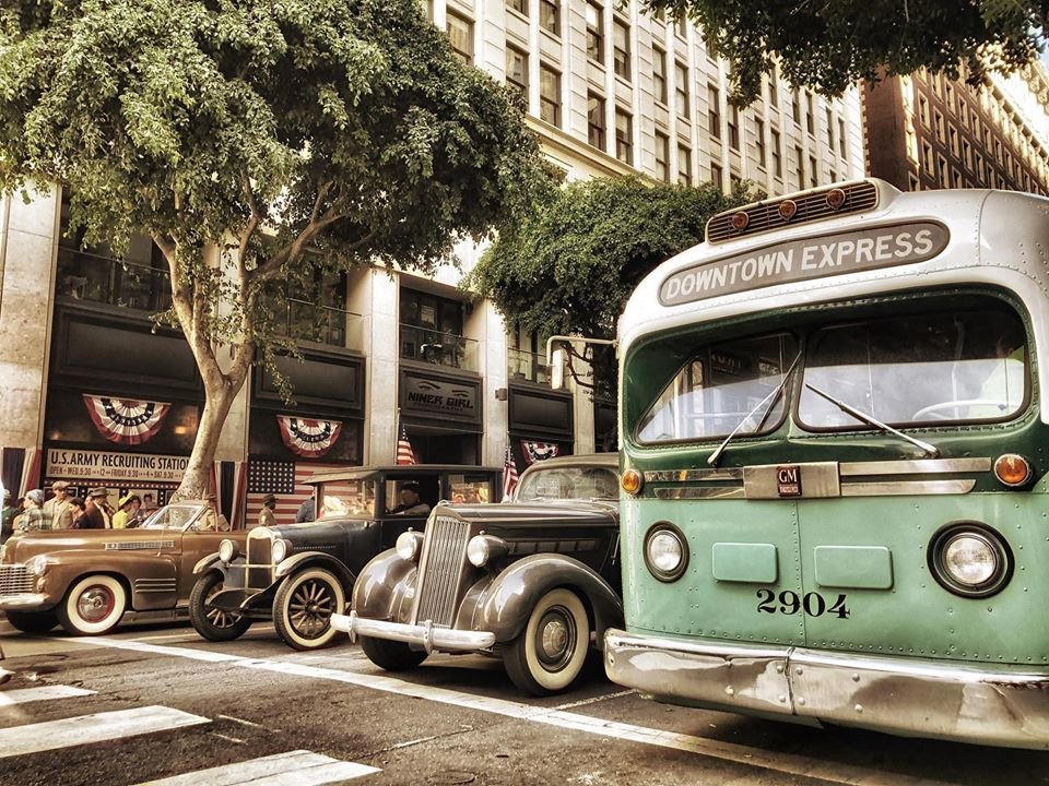 LifeLessMoon's tweet photo. Casual Saturday ✨ #Los Angeles #dtla #vintagelosangeles #classiccarsdaily #1940sstyle #classiclosangeles #la #worldwar2 #rosietheriveter #losangelesphotography #ninergirlphotography — at DTLA Los Angeles. https://t.co/R3Fn0snLZy