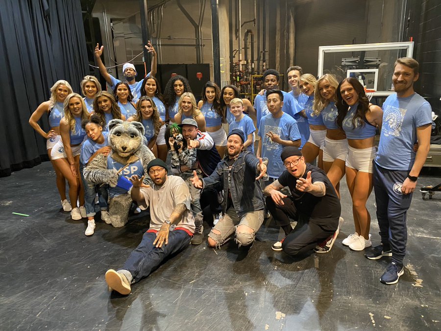 _LAZERBEAK_'s tweet photo. TUESDAYS WITH LAZERBEAK!
- @SHREDDDDERS x @Timberwolves Epic Halftime Show Recap
- New @SIMSdoomtree x @ModistBrewing Hometown Show
- @dessadarling #MyOwnDevices Book Club
- A Zillion Bonus Jams
https://t.co/sLRpgICkU2 https://t.co/5XUxqggogq