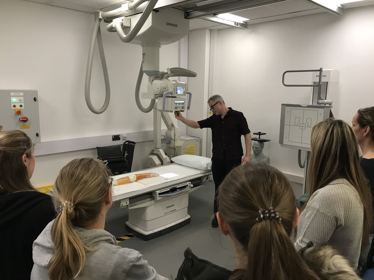 DiagnosticU's tweet photo. The #apprentices start their lab sessions being introduced to #xrays and #xraytube #newskills #phantom @ExeUniApp @SCoRMembers https://t.co/n579xqVe60
