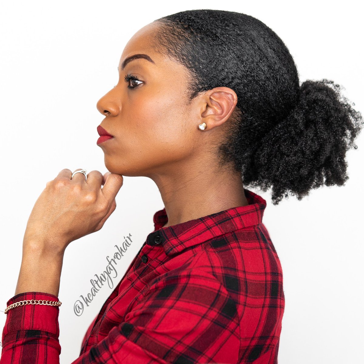 HealthyAfroHair's tweet photo. NEW YouTube video over on my channel, showing you how I created this sleek low puff on my natural hair; https://t.co/CmxZqSboM0 #Lowpuff #naturalhair #healthyafrohair https://t.co/qbbM0v73ix