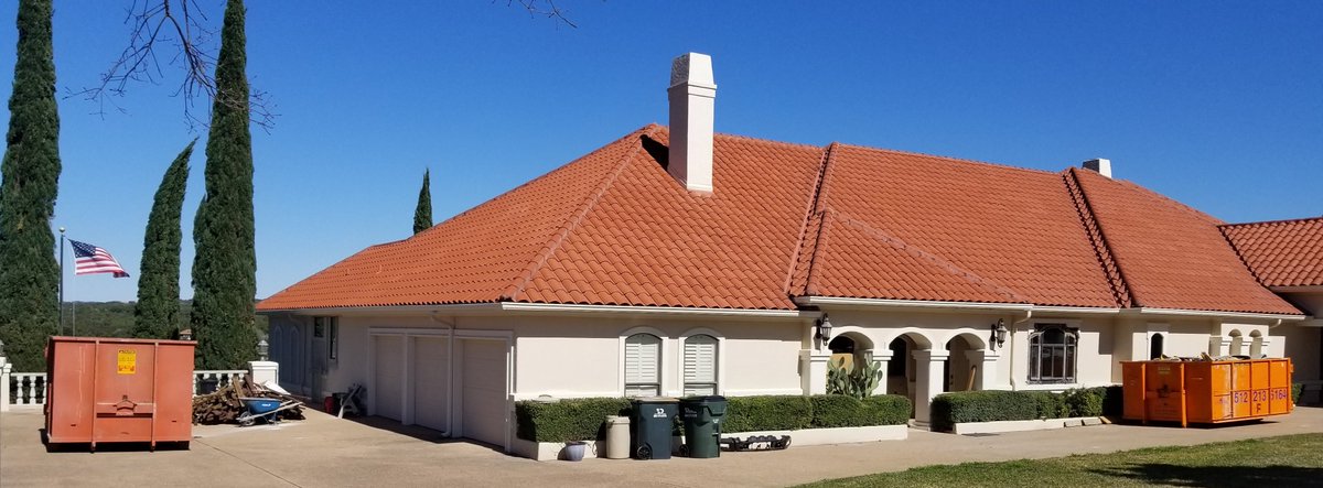 austindumpsters's tweet photo. Sometimes it takes two to make a thing go right! https://t.co/divaxBSg5x #ourbusinessispickingup #austindumpsters #dumpsters #austinbuilds #renovations #trashman #austintexas #lakewaytexas #beecavetexas https://t.co/0YC9BjZIFz