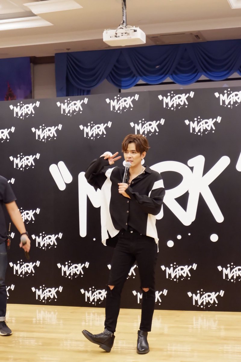 Poopaeandbom1's tweet photo. มาร์คคือของขวัญที่มีค่าที่สุดของเรา @Msorntast #FirstMeetWithMark08032 #DMDgamer #dmd_domarkdi ขอบคุณนางฟ้าของพวกเรา @p_aoyy 🙏🏻🙏🏻 https://t.co/low36zkbaa
