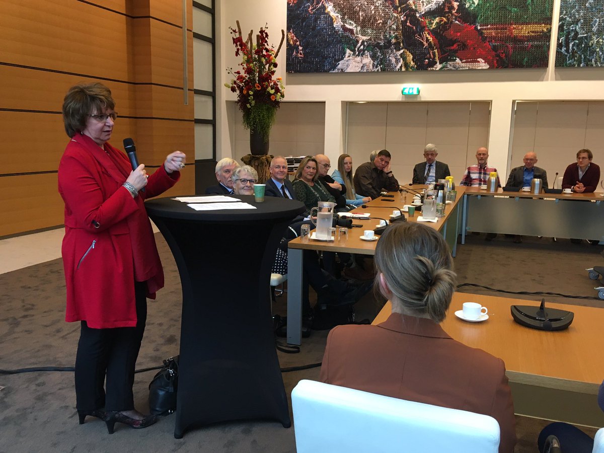 SER_NL's tweet photo. Voorzitter @mariettehamer verwelkomt kaderleden CNV @vakbond Zij benoemde het belang van dialoog en samenwerken voor welvaart en welzijn van NL. En hoe de SER steeds meer betrokken is bij de uitvoering van adviezen. Lees ook: https://t.co/c0q7shCnyQ #overlegeconomie https://t.co/uq3VGuXU16