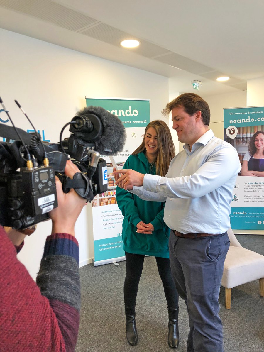 Veandofr's tweet photo. 🎬🎤 Mais que se passe-t-il aujourd'hui pour l'équipe @Veandofr ? Pour le savoir, restez connectés 📲📺 Et puis allez, on vous donne aussi un petit indice : n'oubliez pas de regarder @france3Bretagne..! #veando #france3 #bretagne https://t.co/PCSrRVxlIz