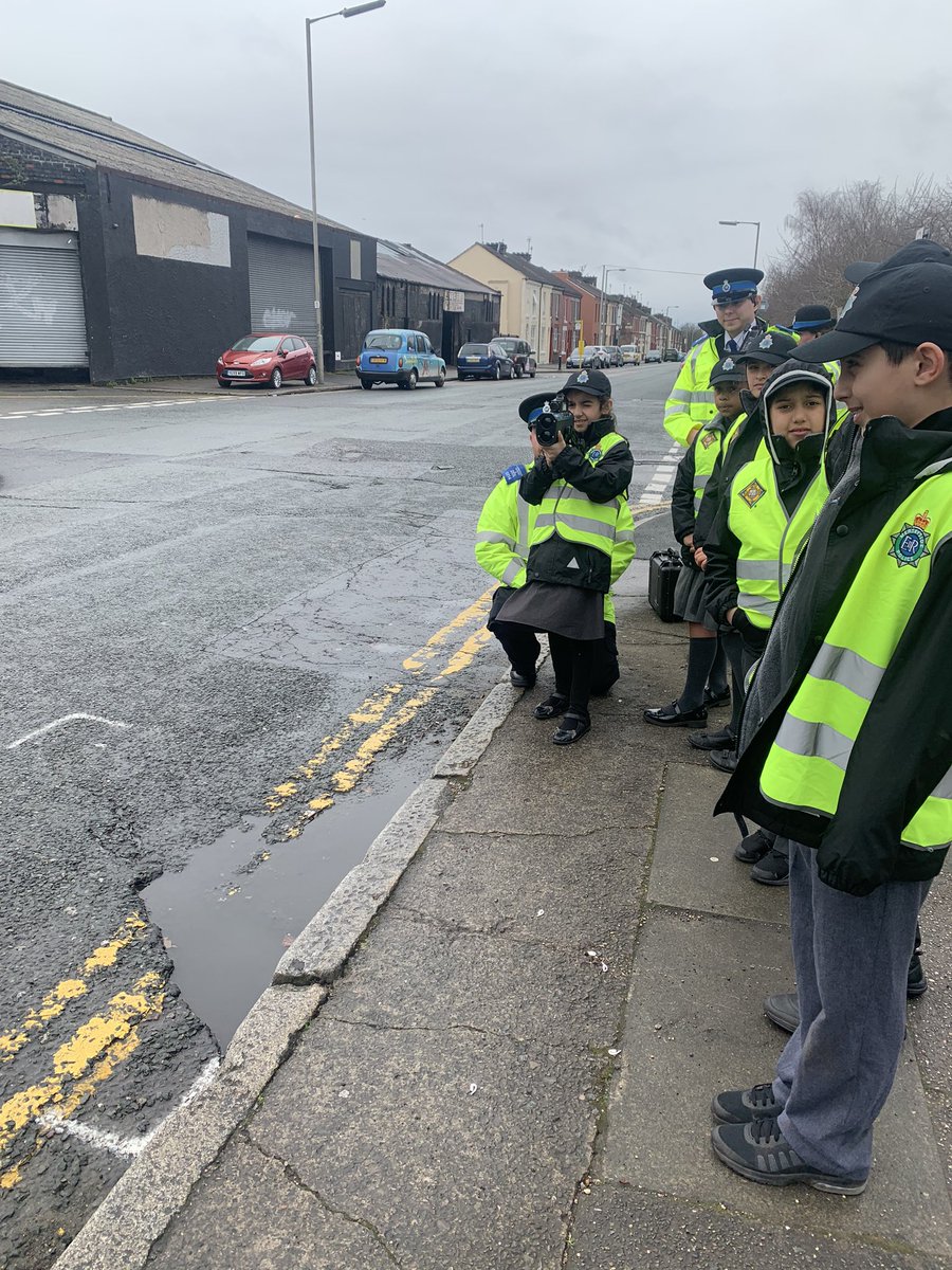 WindsorCP's tweet photo. Our @Year5_WCP_ Mini Police were out on a speed awareness operation on Windsor Street and Upper Warwick Street. Reminding drivers of the speed limits and dangers of speeding in our local area @MerPolChiefCon @MerPolCityCen #speedawareness #makingourcommunitysafer https://t.co/7ZlWEWKXvz