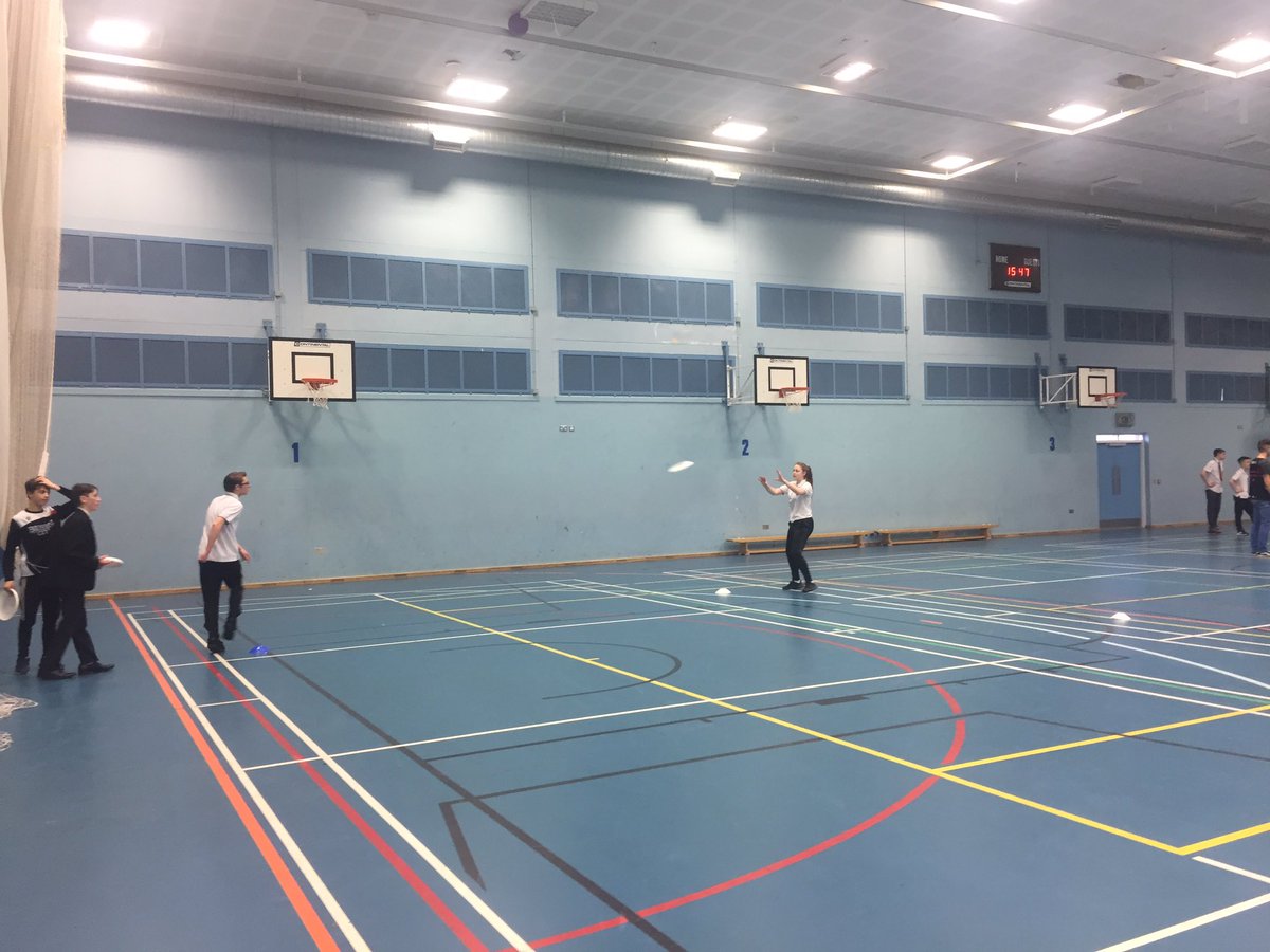 MA_DofE's tweet photo. WEEK SIX: Ultimate Club steadily growing to 20+ students. Practicing βundercutsβ ahead of game tomorrow. Massive improvements in technique and@fitness in just a short time. #UltimateFrisbee #BeProud #DofEPhysical @Samanth53721162 @DofESouthWest @MerchantsAc https://t.co/i9mN9a45j2