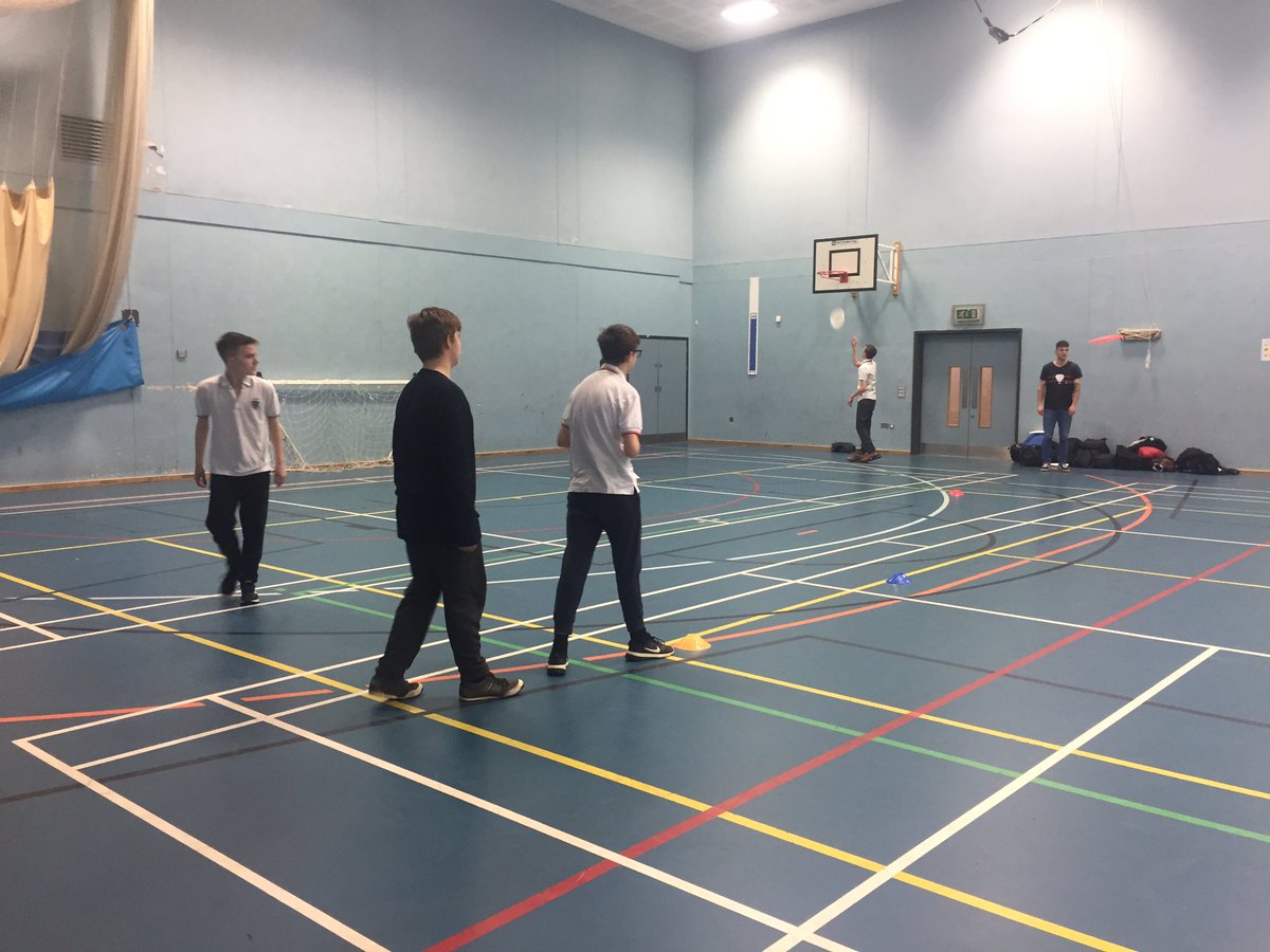 MA_DofE's tweet photo. WEEK SIX: Ultimate Club steadily growing to 20+ students. Practicing βundercutsβ ahead of game tomorrow. Massive improvements in technique and@fitness in just a short time. #UltimateFrisbee #BeProud #DofEPhysical @Samanth53721162 @DofESouthWest @MerchantsAc https://t.co/i9mN9a45j2